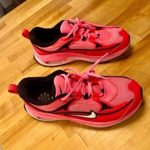Women's Nike Air Max Bliss sneakers in Pink, Never worn! Size 9.5